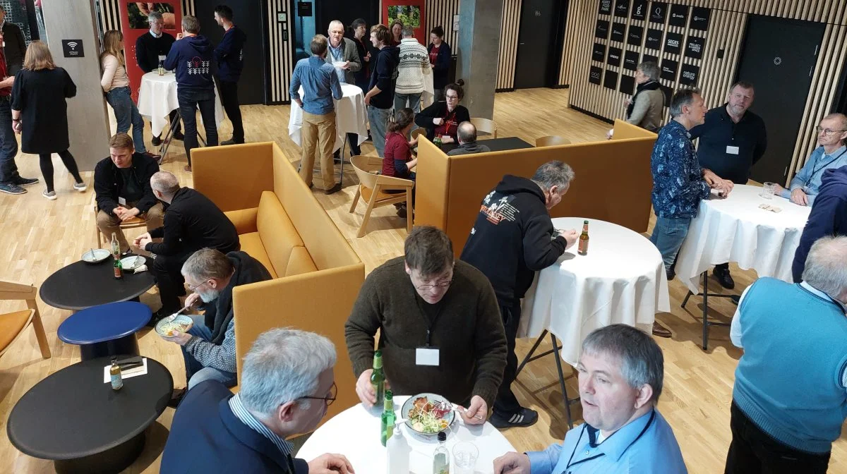Der blev hygget, spist og netværket i forbindelse med åbent hus hos Innovationscenter for Økologisk Landbrug. Foto: John Ankersen
