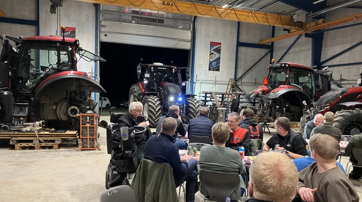 Efter den vellykkede temaaften hos Rasmus Degn A/S har tre kunder valgt at bestille en Valtra Q305. Foto: Jørgen Jørgensen