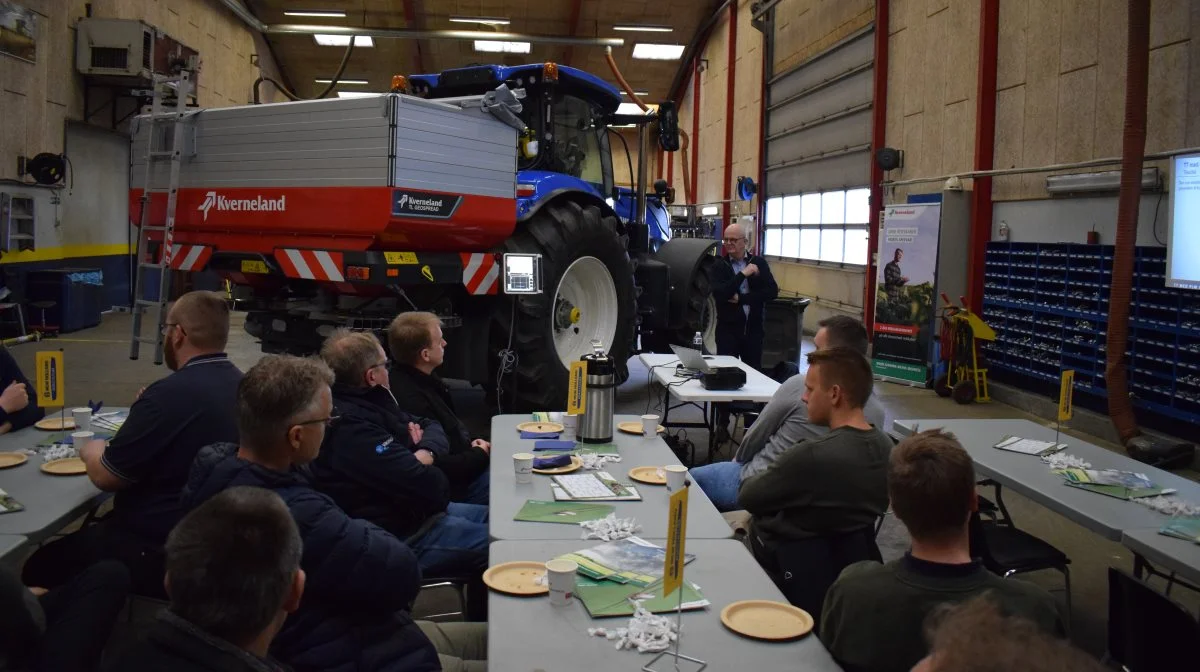 Kragmann A/S i Middelfart fremviste fredag den nyeste traktormodel fra New Holland. Og interessen var stor. Især var muligheden for testkørsel populær.