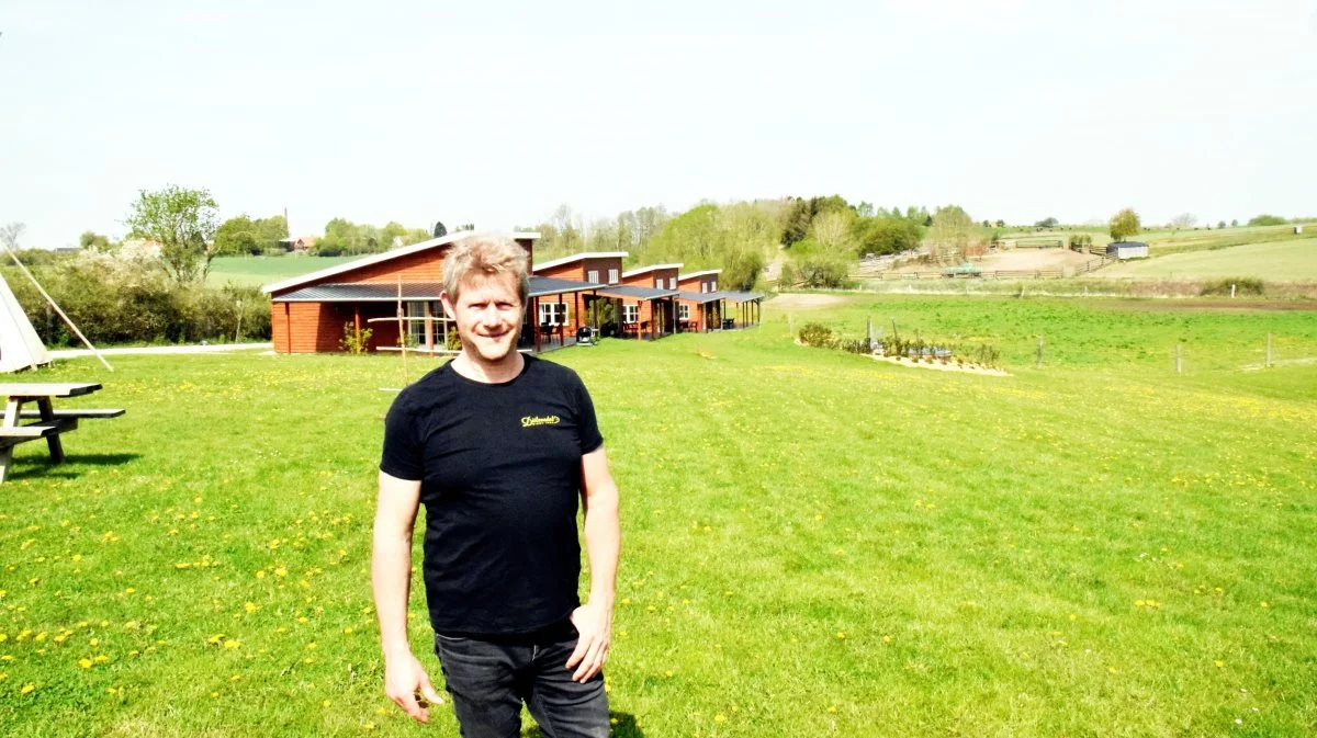 Niels Henrik Ove har opdrættet bisonokser i over 25 år på Ditlevsdal. Men nu forsøger svindlere at udnytte den popularitet, som farmen har. Arkivfoto: Henning K. Andersen