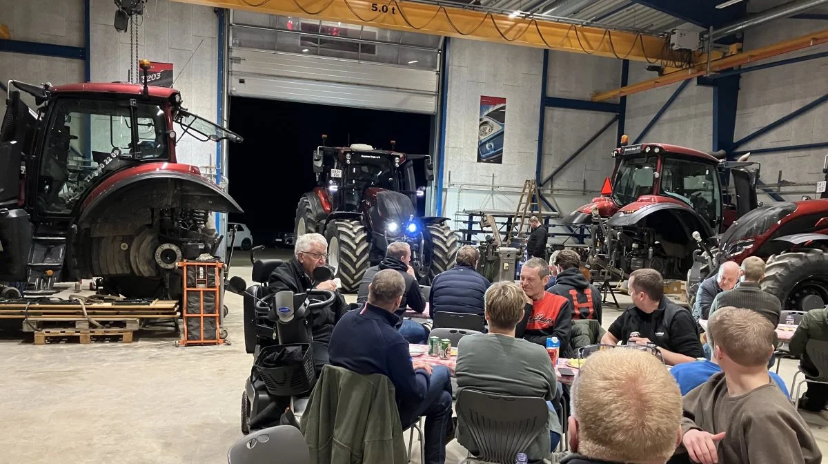 Efter den vellykkede temaaften hos Rasmus Degn A/S har tre kunder valgt at bestille en Valtra Q305. Foto: Jørgen Jørgensen
