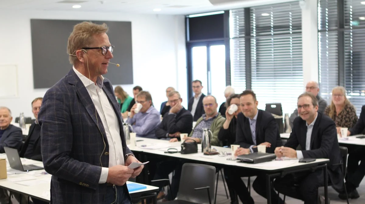 Trods dårlig økonomi var stemningen god ved Dansk Svineavls årsmøde fredag, hvor EU-parlamentariker Asger Christensen (V) (billedet) blandt andet agerede trækplaster, inden den egentlige generalforsamling. Foto: Anne Wolfenberg