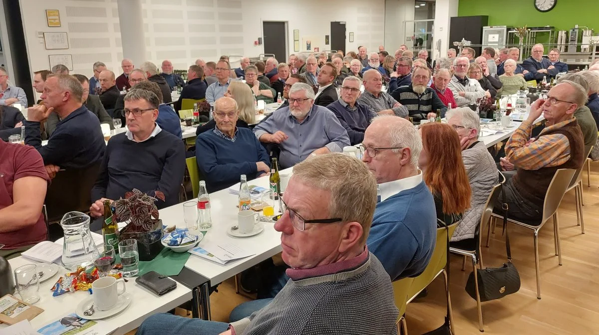 Godt 100 var mødt op til generalforsamlingen i Jysk Landbrug, der blev holdt hos Sagro i Billund. Foto: John Ankersen