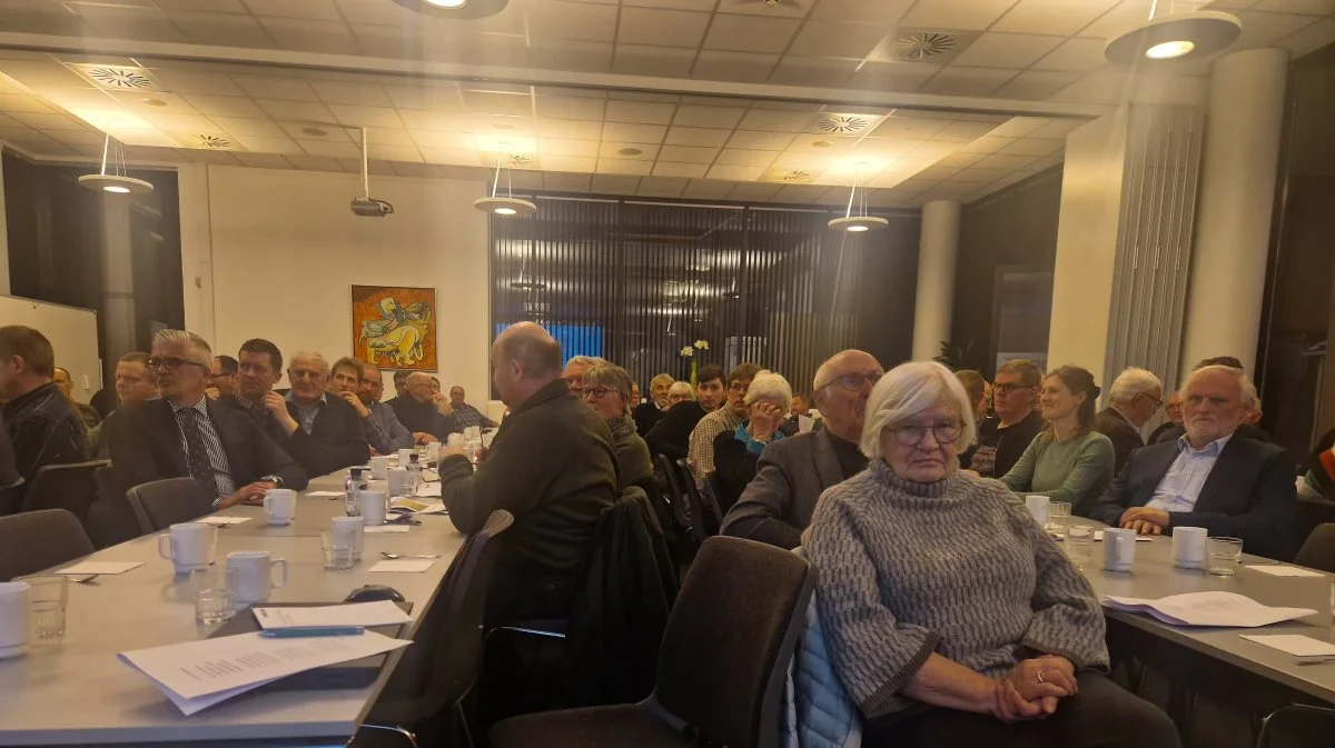 De cirka 100 deltagere fyldte mødesalen hos Sagro i Holstebro ud.