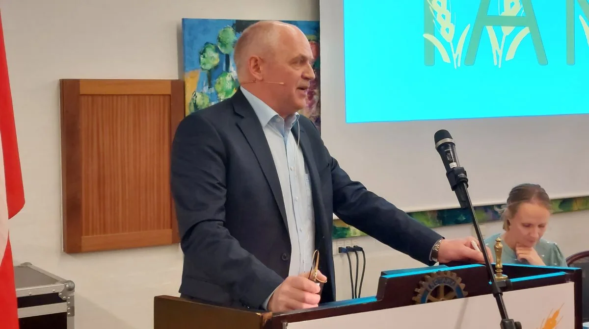 Formanden i Landboforeningen Odder-Skanderborg, Ole Larsen, mener, at landbruget både kan bidrage med vækst og klimaløsninger – men ikke via begrænsende afgifter. Foto: John Ankersen