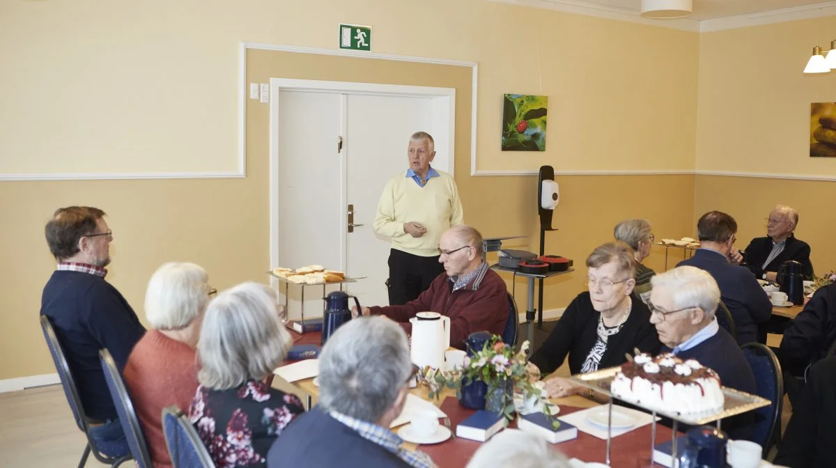 Hans Erik Jørgensen aflagde den sidste beretning i Fynsk Jersey’s Seniorklub i Ryslinge Forsamlingshus, inden generalforsamlingen enstemmigt vedtog at nedlægge foreningen. Foto: Erik Hansen    