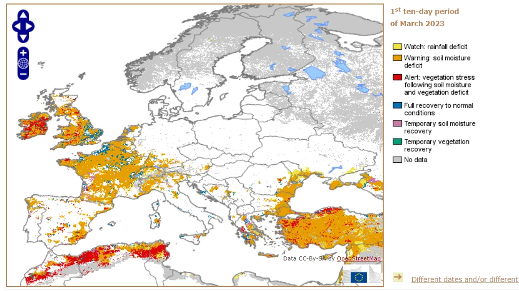 Det seneste kort her fra marts måned fra EUs Copernicus, der løbende overvåger tørkesituationen i Europa, viser især vandmangel (orange) i Frankrig og England. Men værre ser det faktisk ud i Irland, der har er gået i rødt. Det betyder direkte tørkestress i øjeblikket på afgrøder. Kilde: Copernicus 