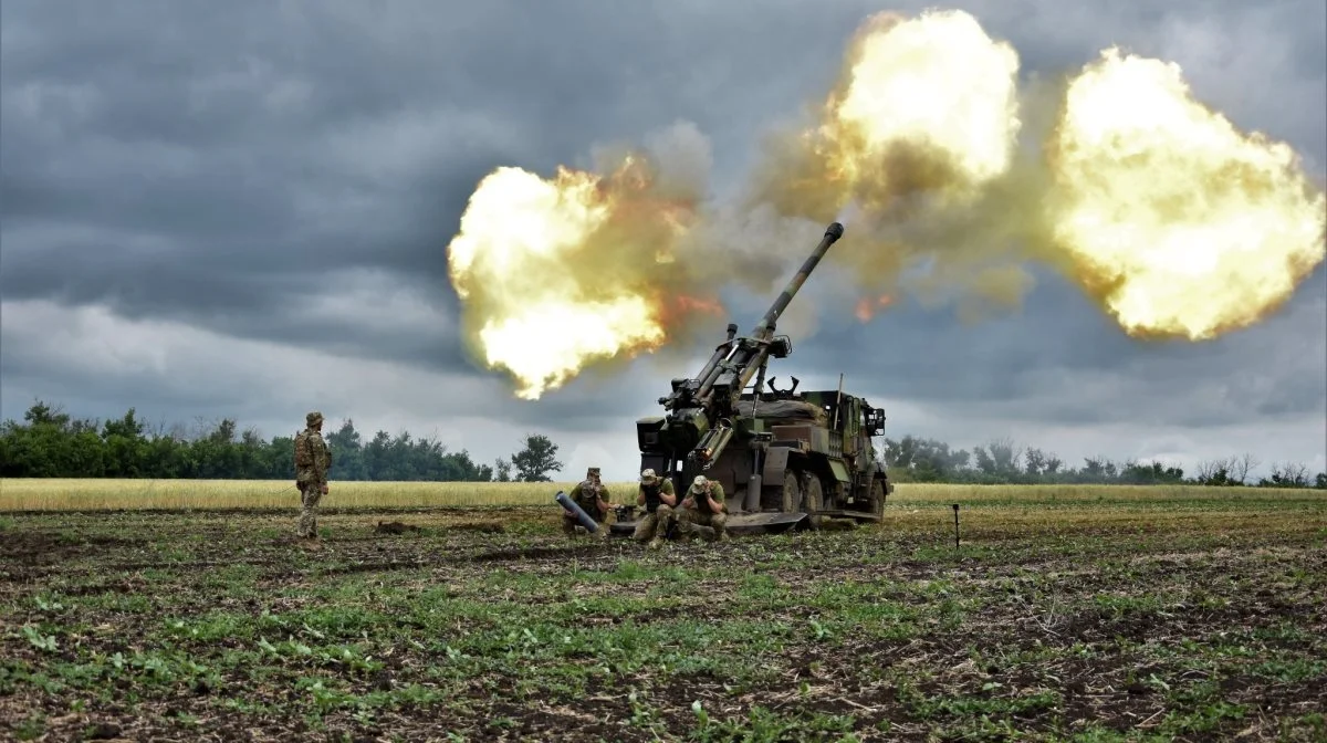 Den store russiske invasion i Ukraine kværner løs også i 2023. Det kræver utraditionel hjælp fra ukrainske landmænd. Her er det ukrainsk militær, der bruger en mark tilat beskyde fjenden. Foto: Ukraines Forsvarsministerium - www.mil.gov.ua
