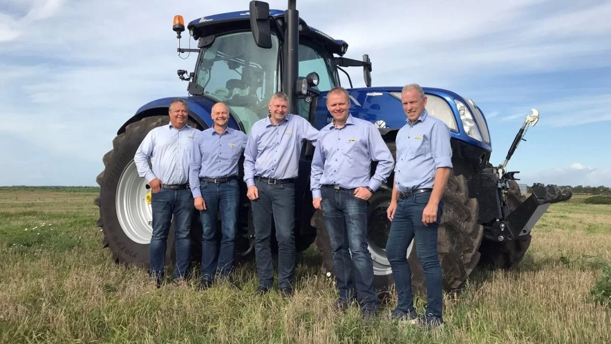 Fra venstre på fotoet ses John Petersen og Torben Petersen (PN Maskiner), Christian Thomsen og Hans-Christian Mathiesen (Brovig Maskiner) og Magne Pagård (Schrøders Eftt M.P. Maskincenter). Foto af Ditte Lolk Laursen (PN Maskiner)