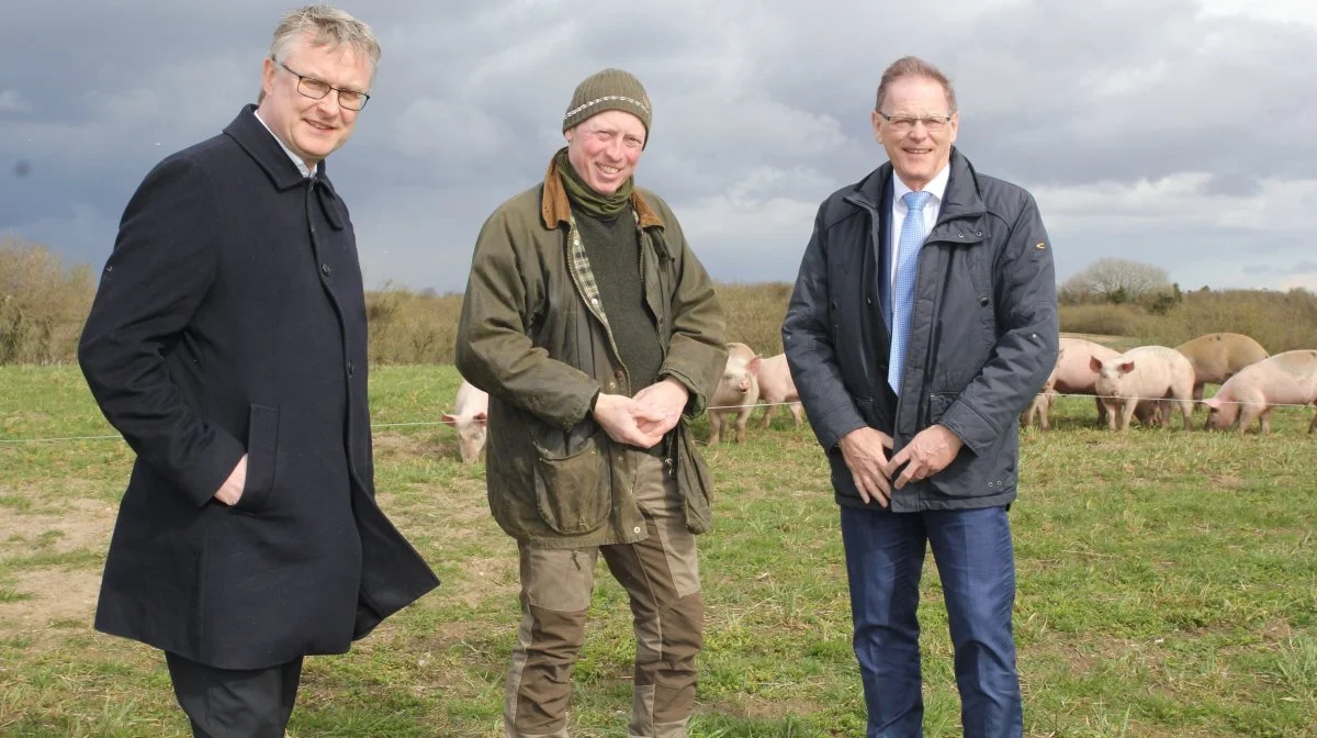 Minister Jacob Jensen (V), Hans Erik Jørgensen, Risbjerg Landbrug og folketingsmedlem, Erling Bonnesen (V).