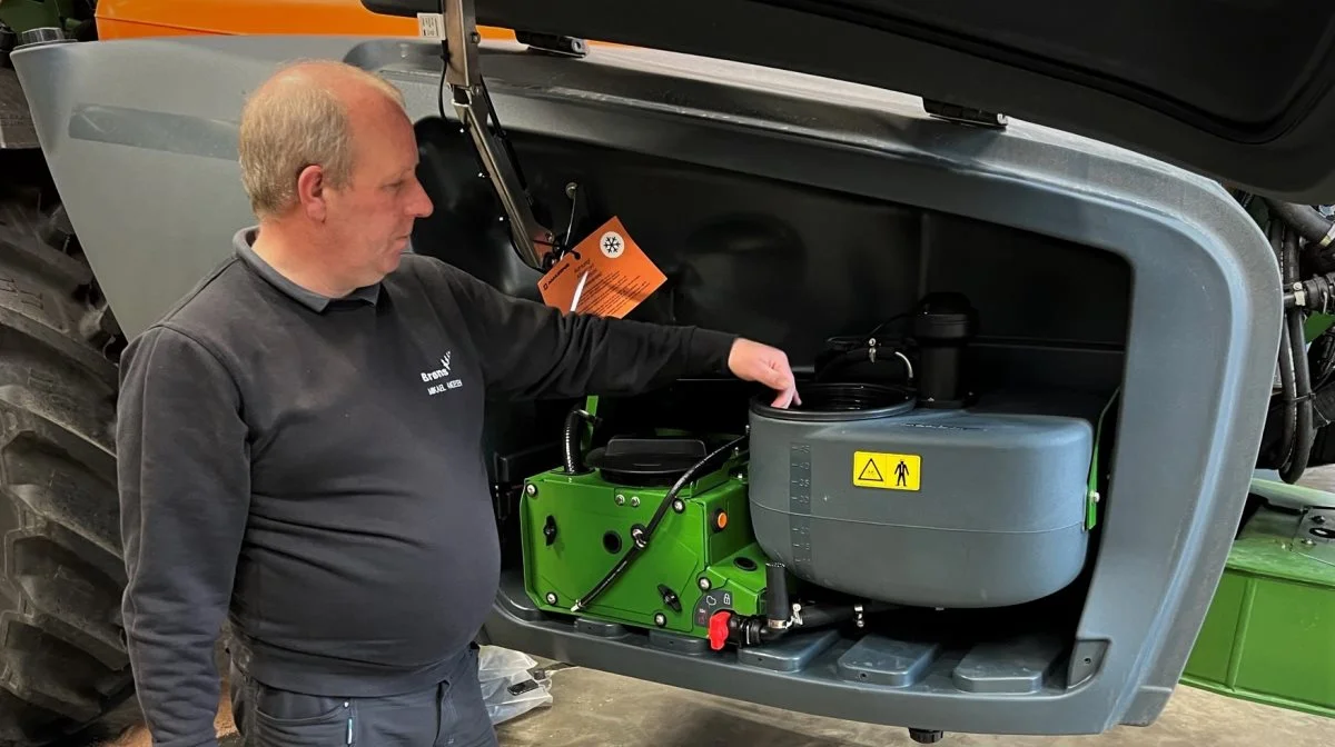 Beholderen til DirectInject-systemet har en volumen på 50 liter og vaskes sammen med resten af sprøjten i vaskeprogrammet, som er en del af komfortpakke plus på Amazone UX-sprøjterne. Foto: Kasper Stougård 