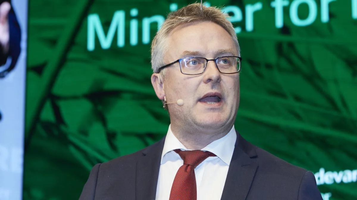 Fødevareminister Jacob Jensen(V) vil ikke sige noget om, hvornår minkavlere kan se frem til at få deres endelige erstatning efter minksagen. Arkivfoto