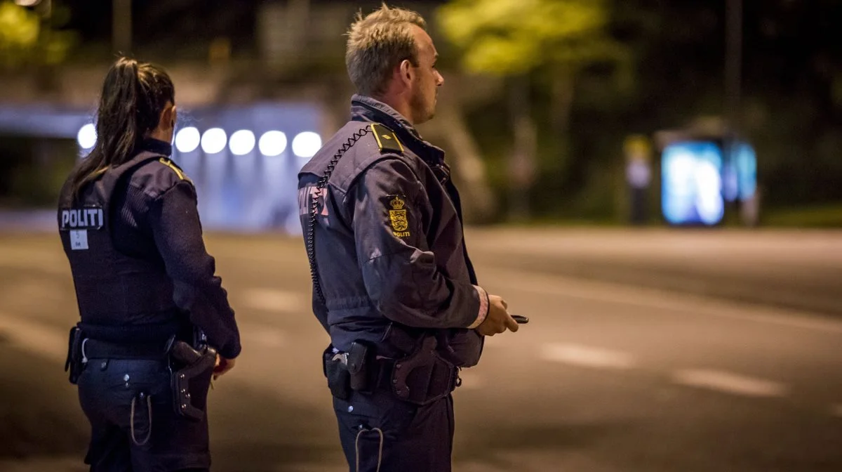 Den væltede svinetransport skabte trafikale problemer på motorvej E45 ved Skanderborg. Foto: Rigspolitiet