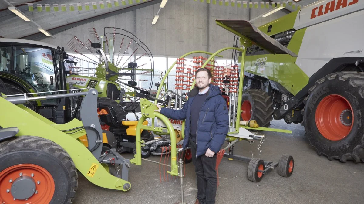 Femte generation hos Hans Holm Maskinforretning, Hans Holm jr., glæder sig over et højt aktivitetsniveau med Claas og MI-produktioner som stærke omdrejningspunkter. Foto: Erik Hansen


