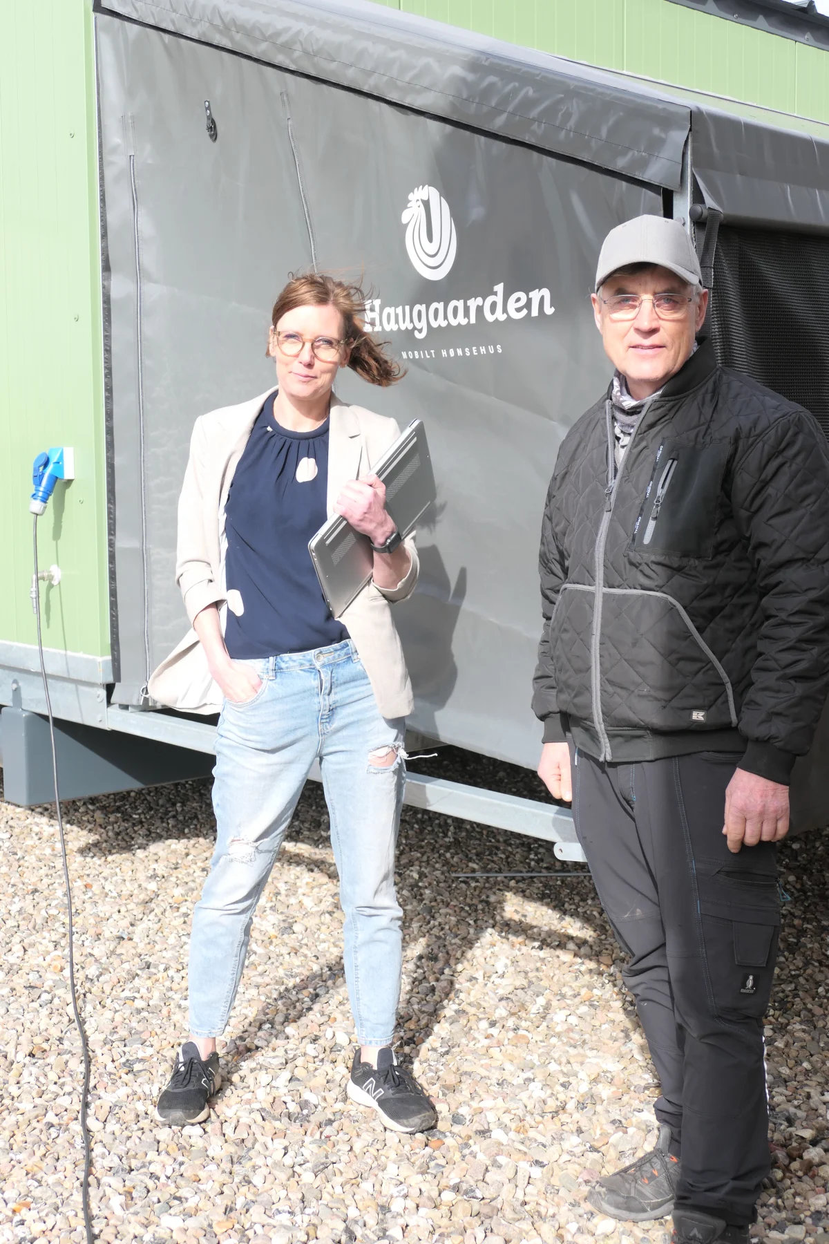 Enhver, der har etableret husdyrproduktion, har typisk erfaret store og omfattende krav med tilladelser fra myndighederne. - Det er slet ikke så kompliceret, som det lyder, lyder det samstemmende fra far og datter, Flemming Haugaard og Gitte Haugaard.  