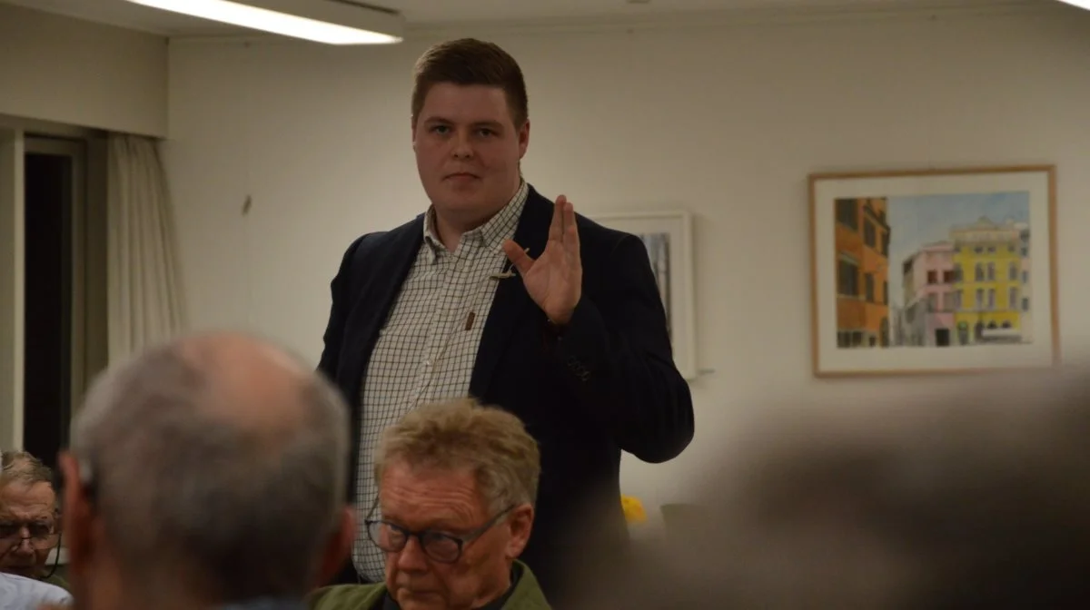 - Jeg kunne godt tænke mig at vide, hvorfor vi ikke er flere unge til en generalforsamling som i dag, påpegede Frederik Petersen.