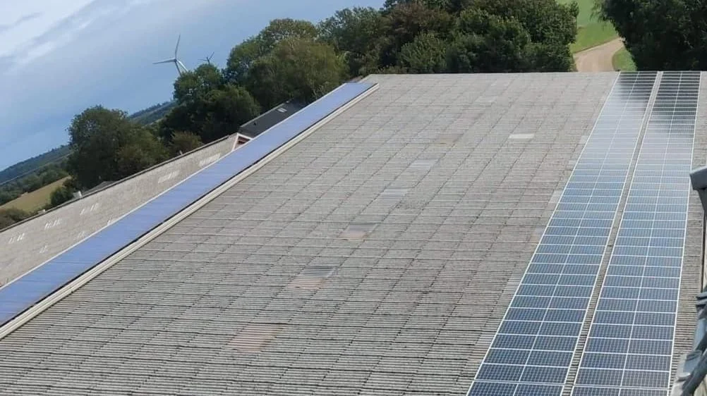 Der er god økonomi og klimamæssige fordele i et solcelleanlæg på taget. Privatfoto