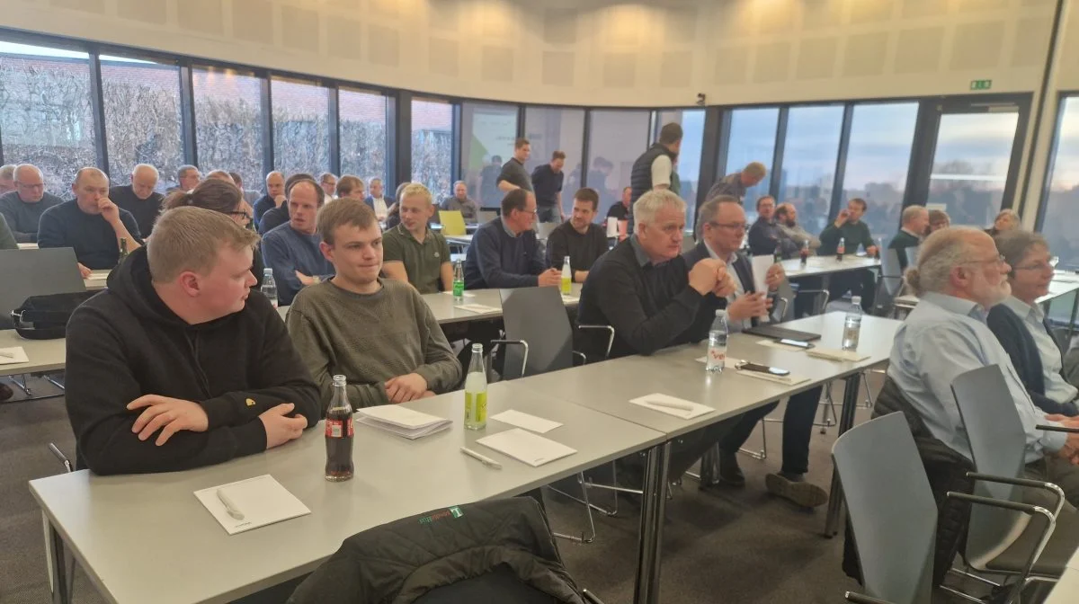 Knap 100 mennesker brugte deres aften på at følge med i dannelsen af foreningen - de fleste i Viborg, mens andre fulgte med foran computeren derhjemme. 