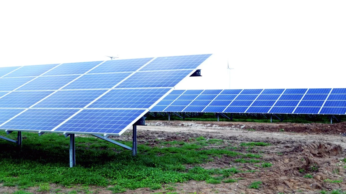 En solcellepark i Vestjylland er blevet til, fordi en række finansielle aktører gik sammen om at købe grøn strøm fra energiselskabet Better Energy fra januar 2023. Arkivfoto