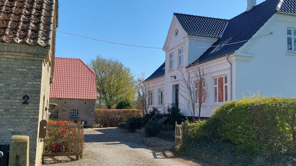 Flere har fået drømmen om at bo i et hus på landet opfyldt, selv om der er blevet færre stuehuse i de seneste år. Arkiv- og modelfoto: Henriette Lemvig