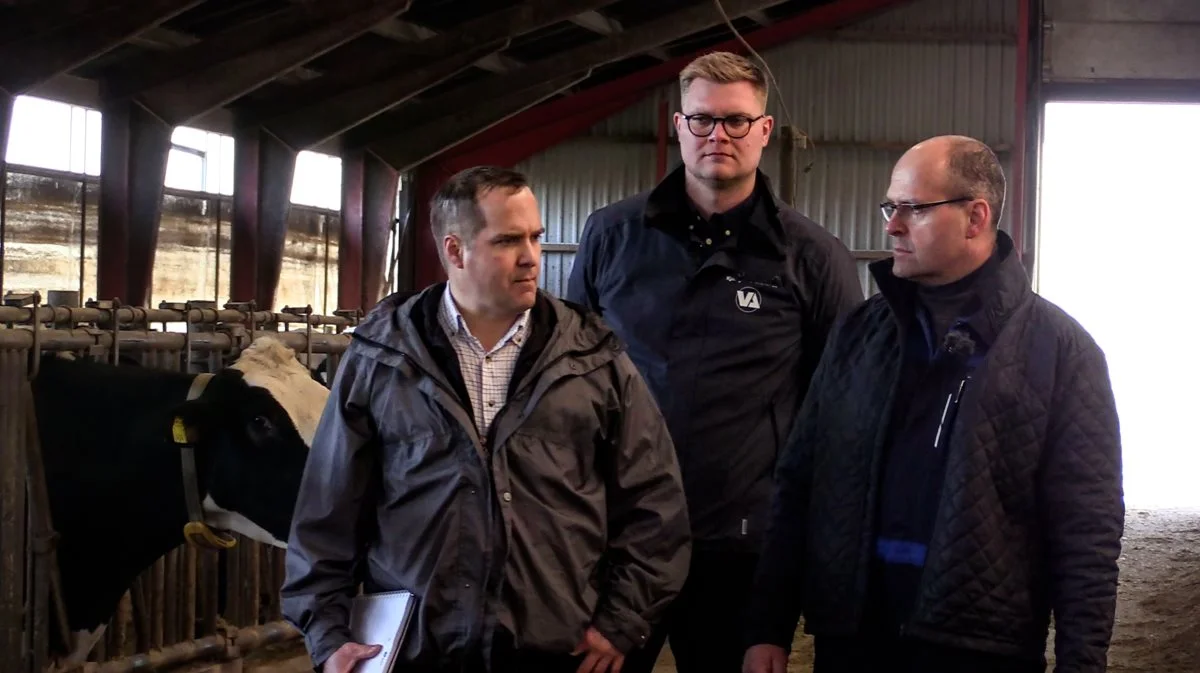Tyler Turner, Rasmus Wielandt og Brian Jensen taler om de tidligere problemer med mykotoksiner på Brian Jensens bedrift.