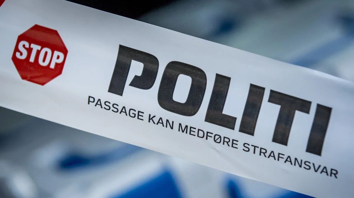 En gårdejer har fået strakspåbud, efter at en mand mistede livet på hans gård udenfor Herning. Foto: Rigspolitiet