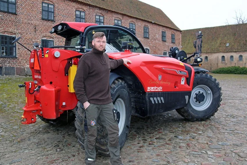 Driftsleder Jacob Rasmussen kendte Manitou-maskinerne udmærket, da han for otte år siden kom til Borreby Herreborg. Han kom fra nabo-godset, hvor der også blev kørt med Manitou.
