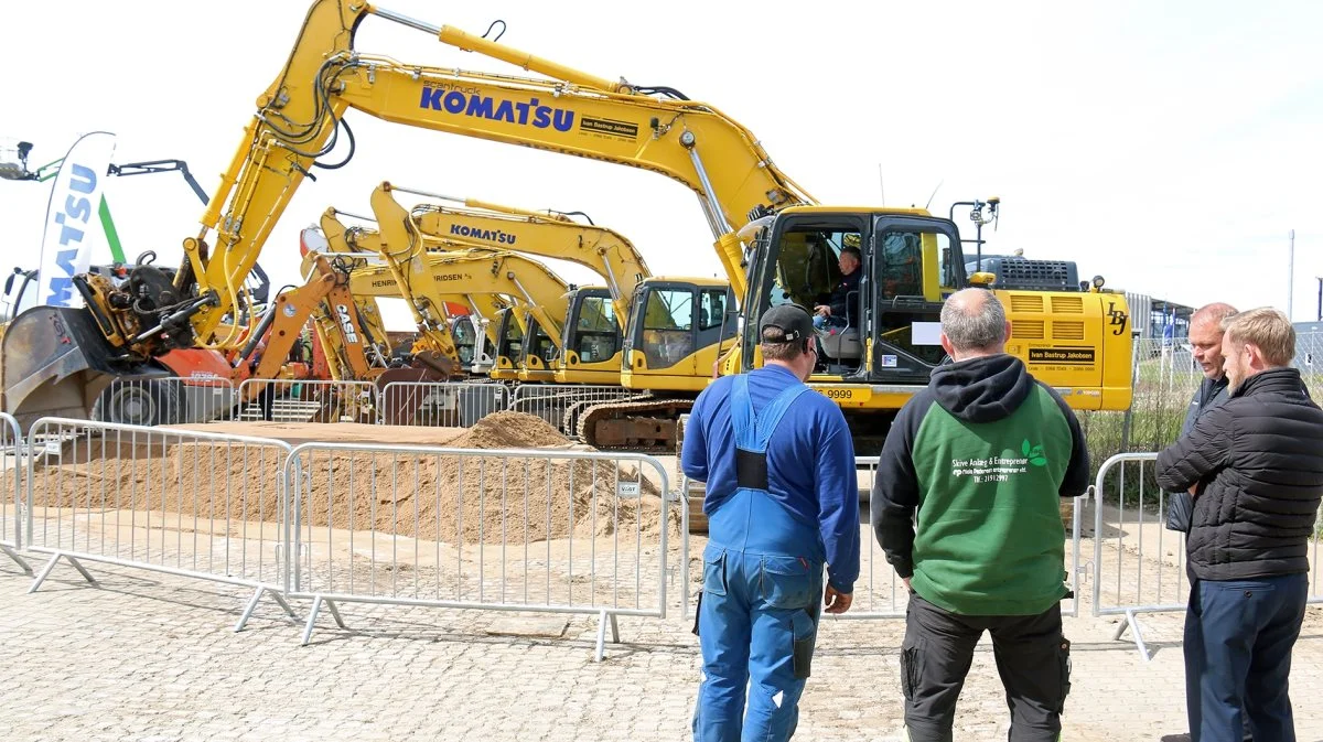 En dreven maskinfører gav på årets ScanMek i Skive prøver på, hvor effektivt, man kan rette af med en 27 tons Komatsu-gravemaskine med det rigtige grej. Foto: Scantruck A/S
