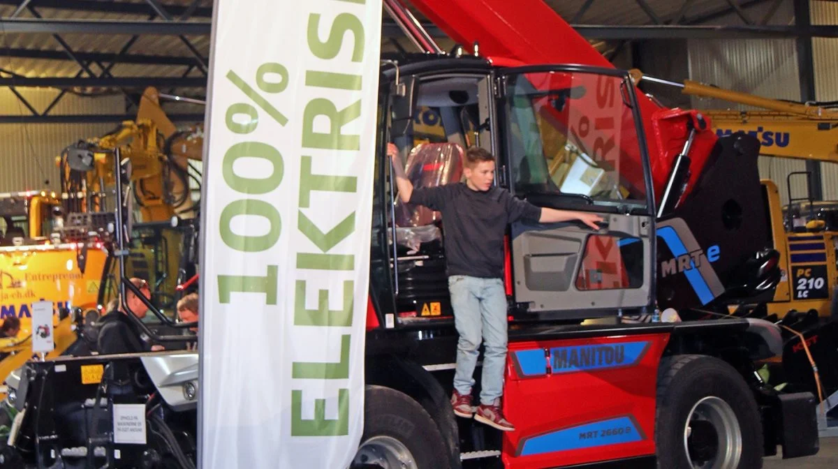 100 procent elektrisk: Manitou-teleskoplæsseren MRT2660 E Vision med rotation hele vejen rundt. Den batteridrevne maskine med løftehøjde på 26 meter vakte stor interesse på årets ScanMek i Skive.