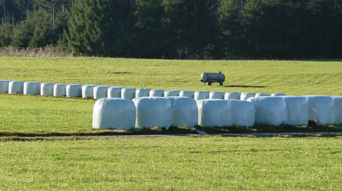 Det anslås, at landbruget årligt anvender en plastmængde på omkring 12.000 tons. Foto: Pixabay