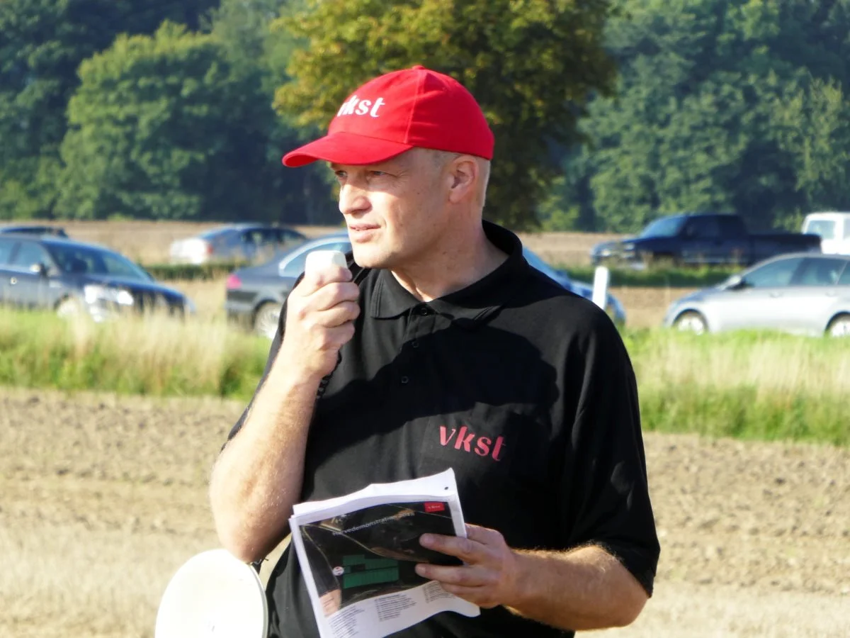 Christian Rabølle følger dagligt med i maskinpriserne baseret på faktiske handler og har noteret sig en stigning på 30 til 50 procent sammenlignet med 2020. Foto: Jørgen P. Jensen