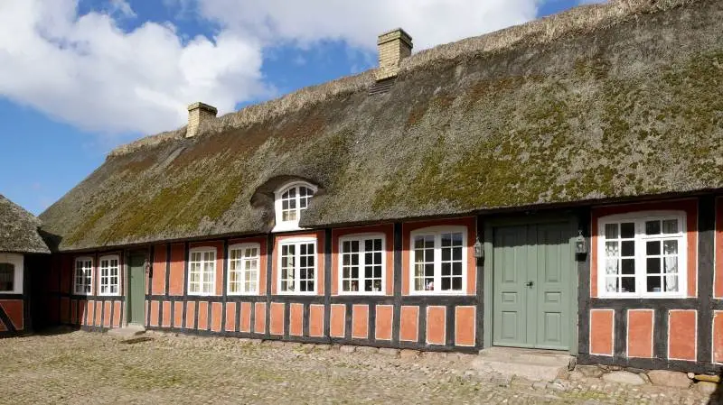 Stuehuset på Bent Madsens Gård er ifølge de nuværende oplysninger opført i 1795. Detaljer på bygningen tyder dog på, at huset måske er ældre. Foto: Realdania By & Byg