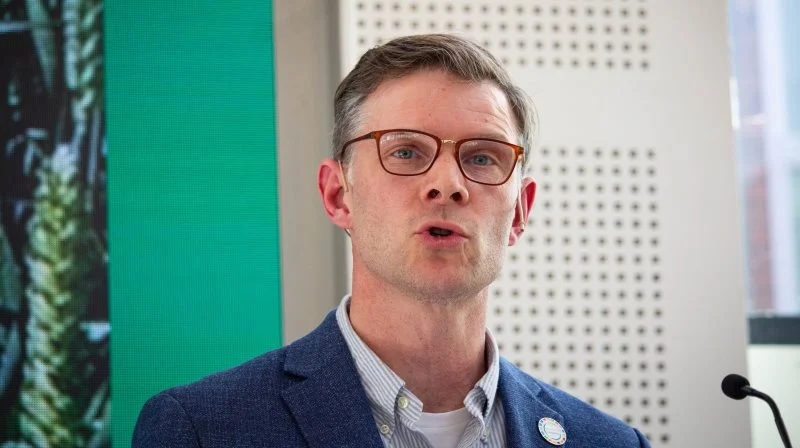 Det skal være i dag, og ikke i overmorgen, at kommunerne skal behandle ansøgninger om vandingstilladelser, mener BL-formanden. Arkivfoto: Morten Ipsen