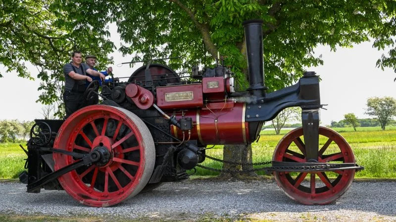 »Aveling & Porter«-damptromlen fra 1931 vejer 17 tons. Hvis den ryger i luften, ryger den 100 meter op i luften. Privatfoto.