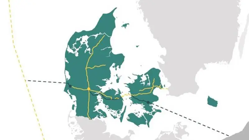 Baltic Pipe-ruten fra Nordsøen via Danmark og til Polen (sort). Det eksisterende gastransmissionsnet er vist med gul og Europipe II er vist med stiplet gul. Illustration: Energi- Forsynings og Klimaministeriet