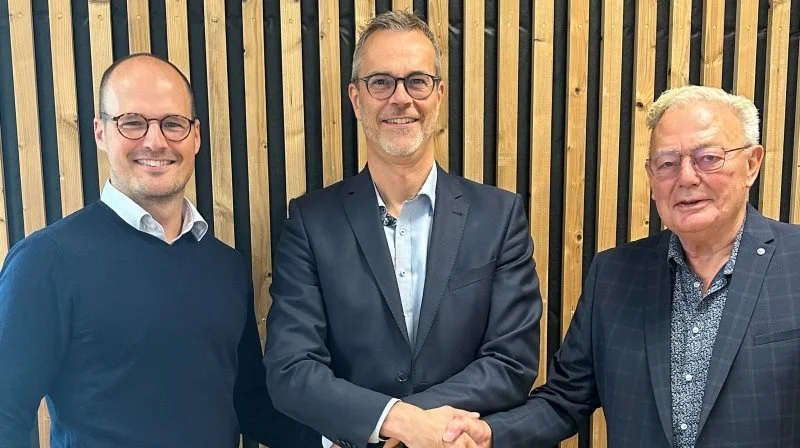 KJ Klimateknik har fået en millioninvestering fra investeringsselskabet New Legacy. Det giver en unik mulighed for bl.a. at videreudvikle og fremtidssikre luftrensningssystemet Agri AirClean til biogasanlæg. På billedet ses fra højre Kaj Pedersen, Allan Pedersen og Christian Ejlskov Hansen. Arkivfoto