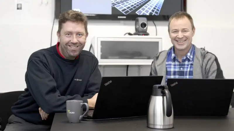 Virksomhedsrådgiverne Jacob Frey Hansen (tv) og Carsten Aarup er en del af Agri Nords ekspertteam, der er specialiseret i solenergi indenfor emner skat, jura, miljø og driftsøkonomi.