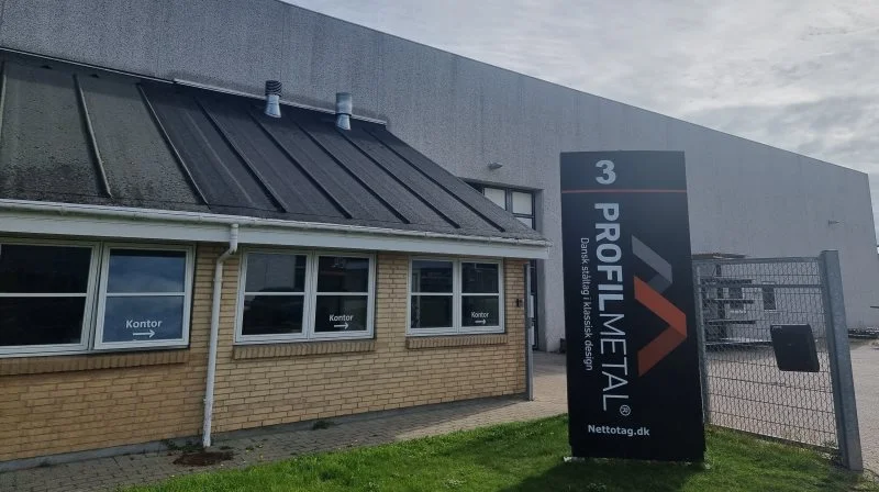 Medarbejderne hos Profilmetal kan beskæftige sig udelukkende med profilerede metalplader, og det har resulteret i en større specialiseringsgrad og erfaring med netop de produkter. Foto: Anders Lei