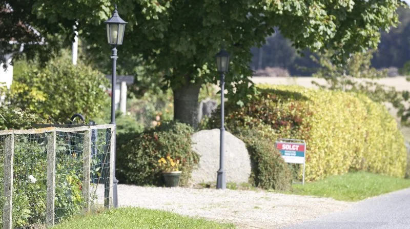 Det kan være en god idé at udnytte ventetiden, mens Vurderingsstyrelsen får styr på sine ejendomsvurderinger, til at få kigget på, om ejendommen skal handles med den oprindelige offentlige vurdering, skriver advokaten Jens Axel Kruchov. Arkivfoto