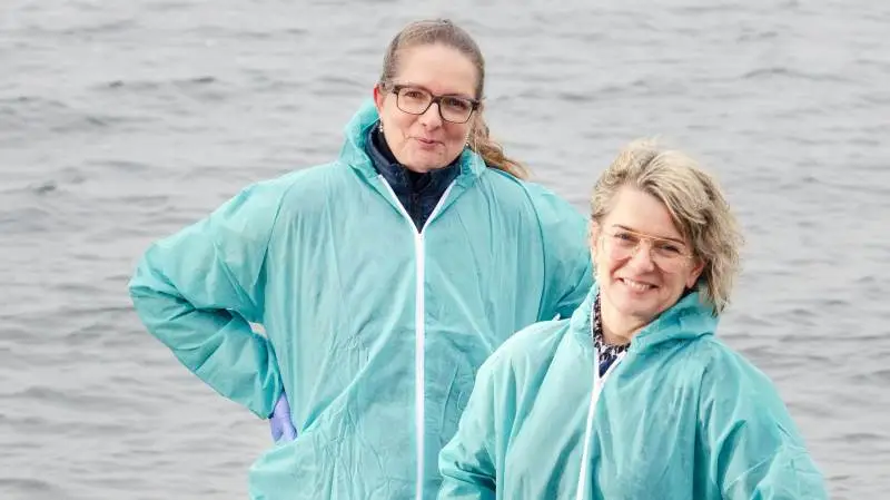 Kvægduoen fra Vestjysk; Rikke Engelbrecht og Ida Ringgaard (t.v.) har guld med til de danske mælkeproducenter på NutriFair. Pressefoto