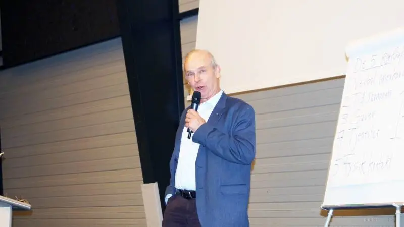 Formanden for DLS, John Nielsen, manede på nytårsmødet rygterne om lukning af kontoret på Agrovej i Øster Toreby i jorden. Foto: Henrik Sieben