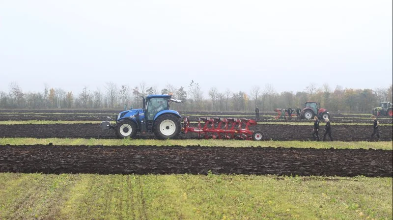 Når de bedste danske og europæiske pløjer indtager Salling, håber arrangørerne på, at 3.000-4.000 tilskuere følger med. Foto: Henning Andersen