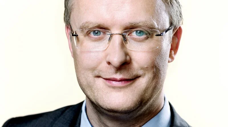Fødevareminister Jacob Jensen barsler med en ny bekendtgørelse, hvor der kommer krav til etagehøjder for transport af smågrise (5-40 kg). Arkivfoto
