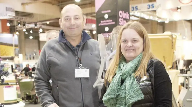 Mosegården A/S kan nu tilbyde genetik fra det Italienske Inseme. Her ses produkt manager Giovanni Ramella fra Inseme og kommerciel manager Ann Louise Christensen fra Mosegården.