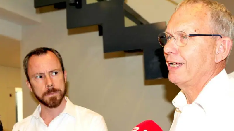 Både miljø- og fødevareminister Jakob Ellemann-Jensen (til venstre) og Martin Merrild, formand for Landbrug & Fødevarer, glæder sig over, at de danske landmænd kan se frem til mindre papirarbejde og mere vejledning. Foto: Lasse Ege Pedersen