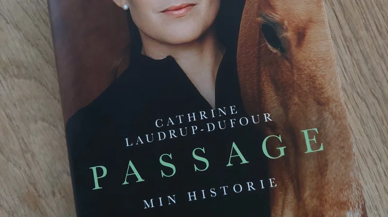 Forlaget Grønningen 1 oplyser, at Cathrine Laudrup-Dufours Passage er en ekstraordinær elitesportsfortælling om stræben efter perfektionen i den fuldkomne symbiose mellem rytter og hest. Foto: Camilla Bønløkke