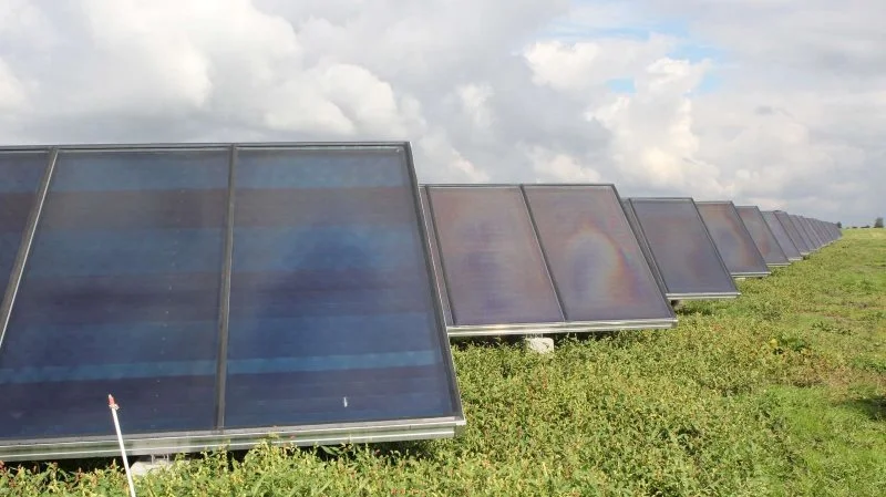 Esbjerg Kommune er helt i front med hensyn til vedvarende energi i form af blandt andet solcelleparker og vindmøller, viser en ny analyse. Arkivfoto