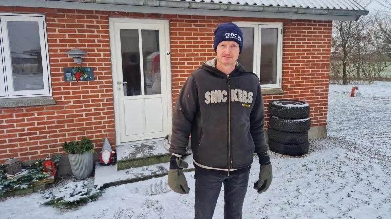 Stijn Jilesen måtte opgive at høste 60 hektar græs i år på grund af bæverens hærgen i nærheden af de 180 hektar jord, han dyrker grovfoder på. Fotos: Henning K. Andersen