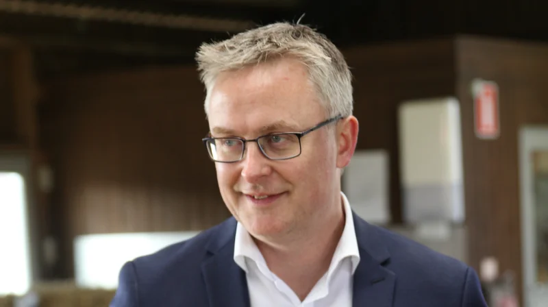Fødevareminister Jacob Jensen (V) er ærgerlig over de mange sager om tilbagebetalingskrav overfor lodsejere i forbindelse med udtagnings af lavbundsjorde. Nu skal han og miljøminister Magnus Heunicke i samråd i sagen. Foto: Henriette Lemvig