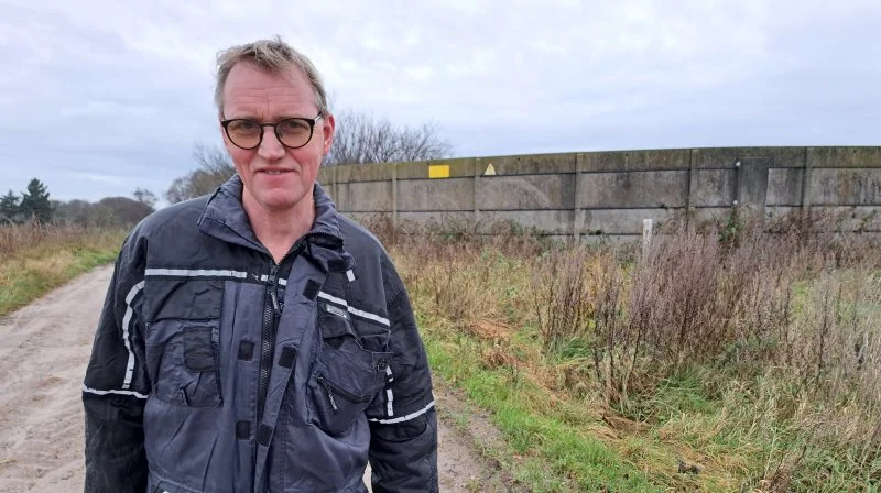 Bjarne Hvelplund har søgt om tilskud til at få den sidste gylletank dækket med teltdug. Foto: Louis Andreas Michaelsen.